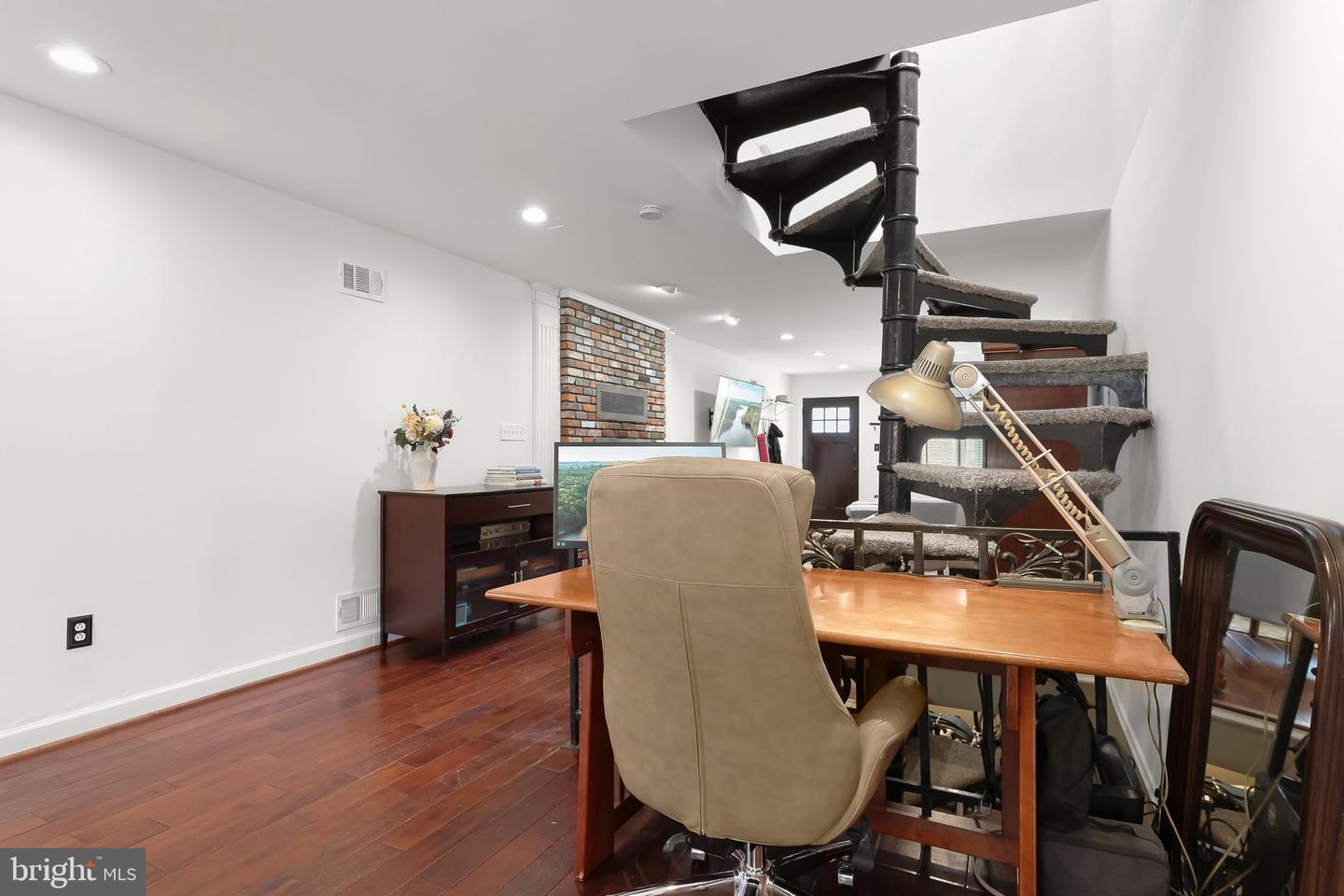 3200 E Lombard St Property Photo 17