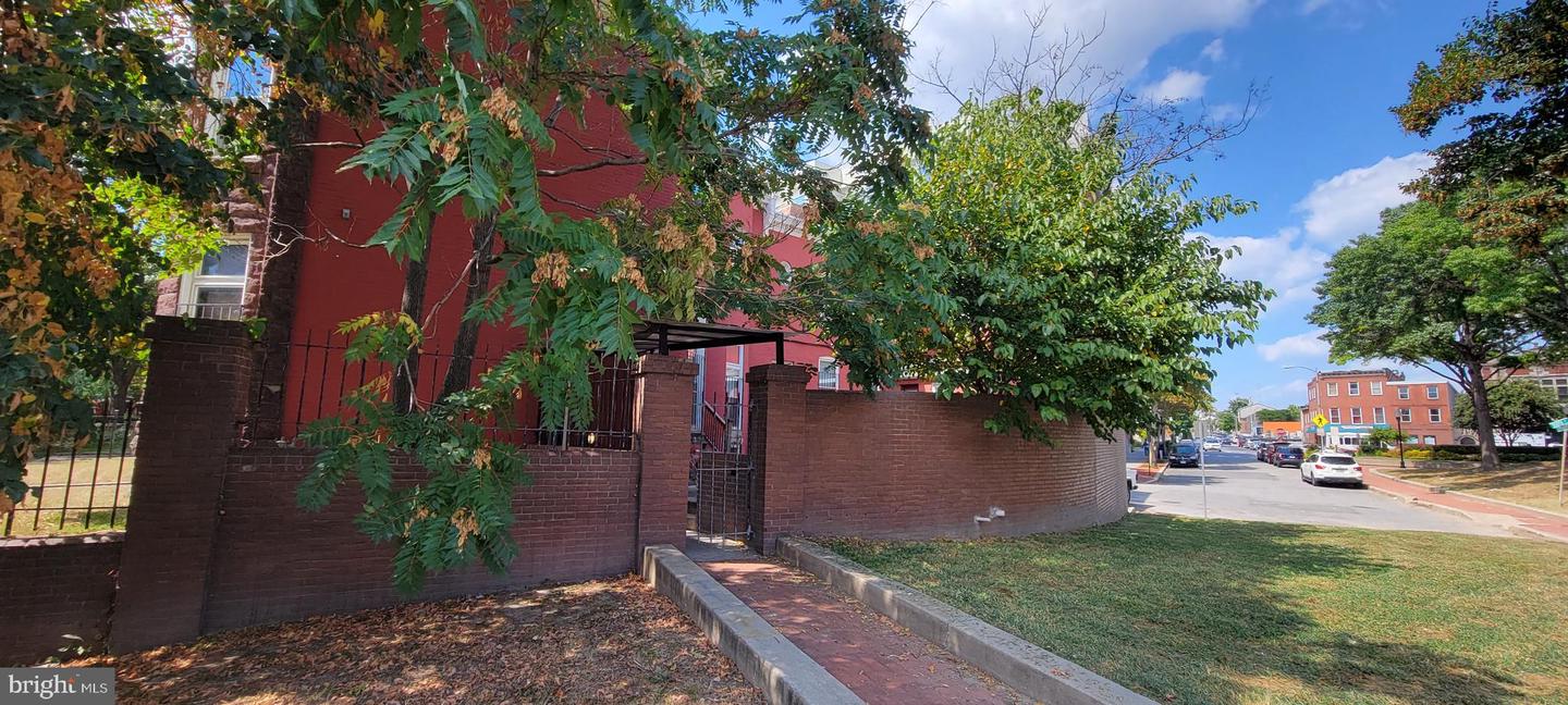 804 Hollins St #basement Studio Property Photo 2