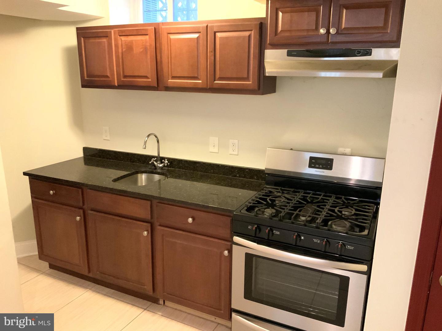 804 Hollins St #basement Studio Property Photo 3