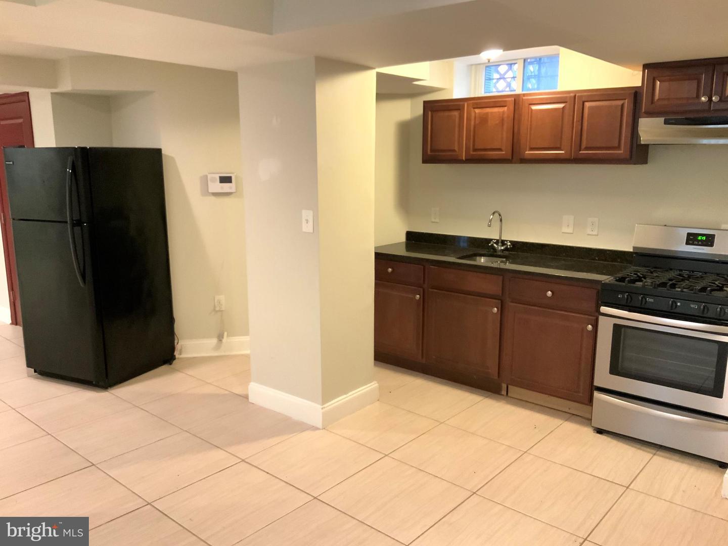 804 Hollins St #basement Studio Property Photo 6