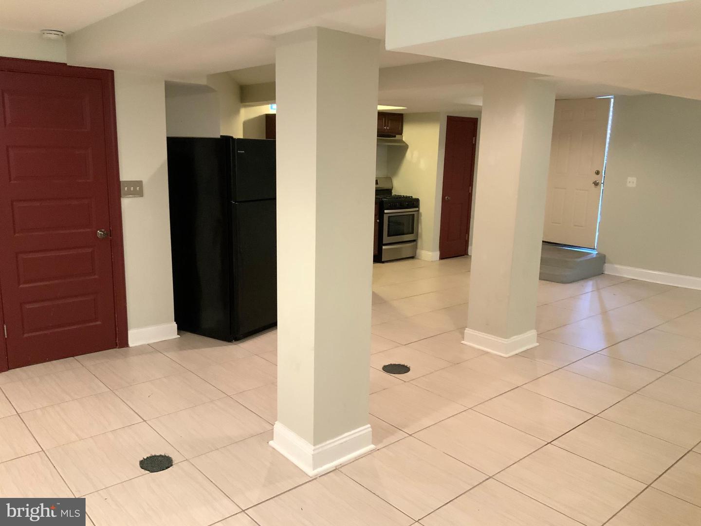804 Hollins St #basement Studio Property Photo 8