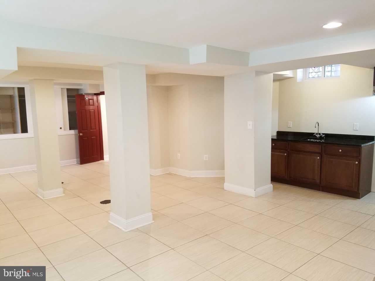 804 Hollins St #basement Studio Property Photo 9