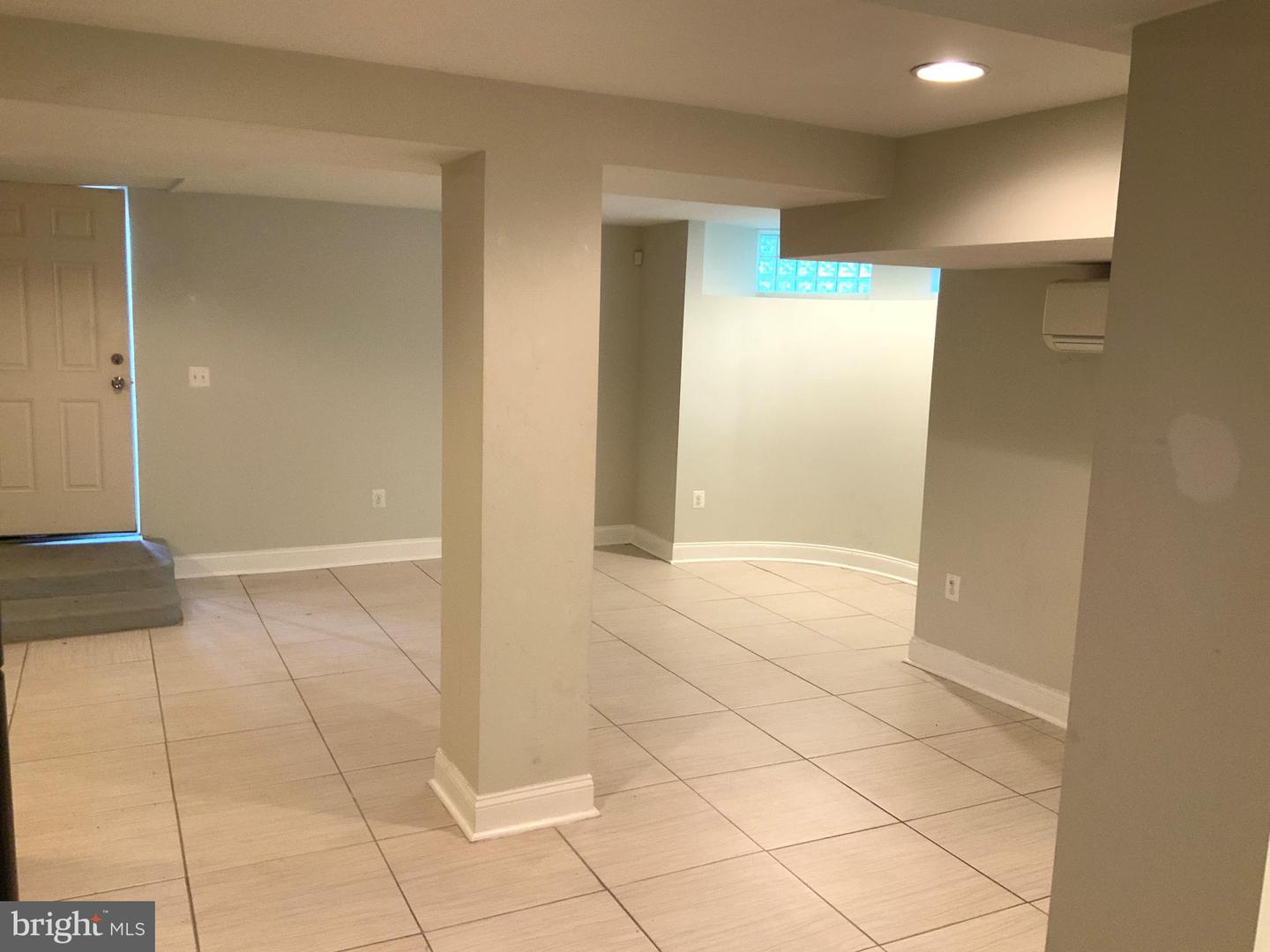 804 Hollins St #basement Studio Property Photo 11