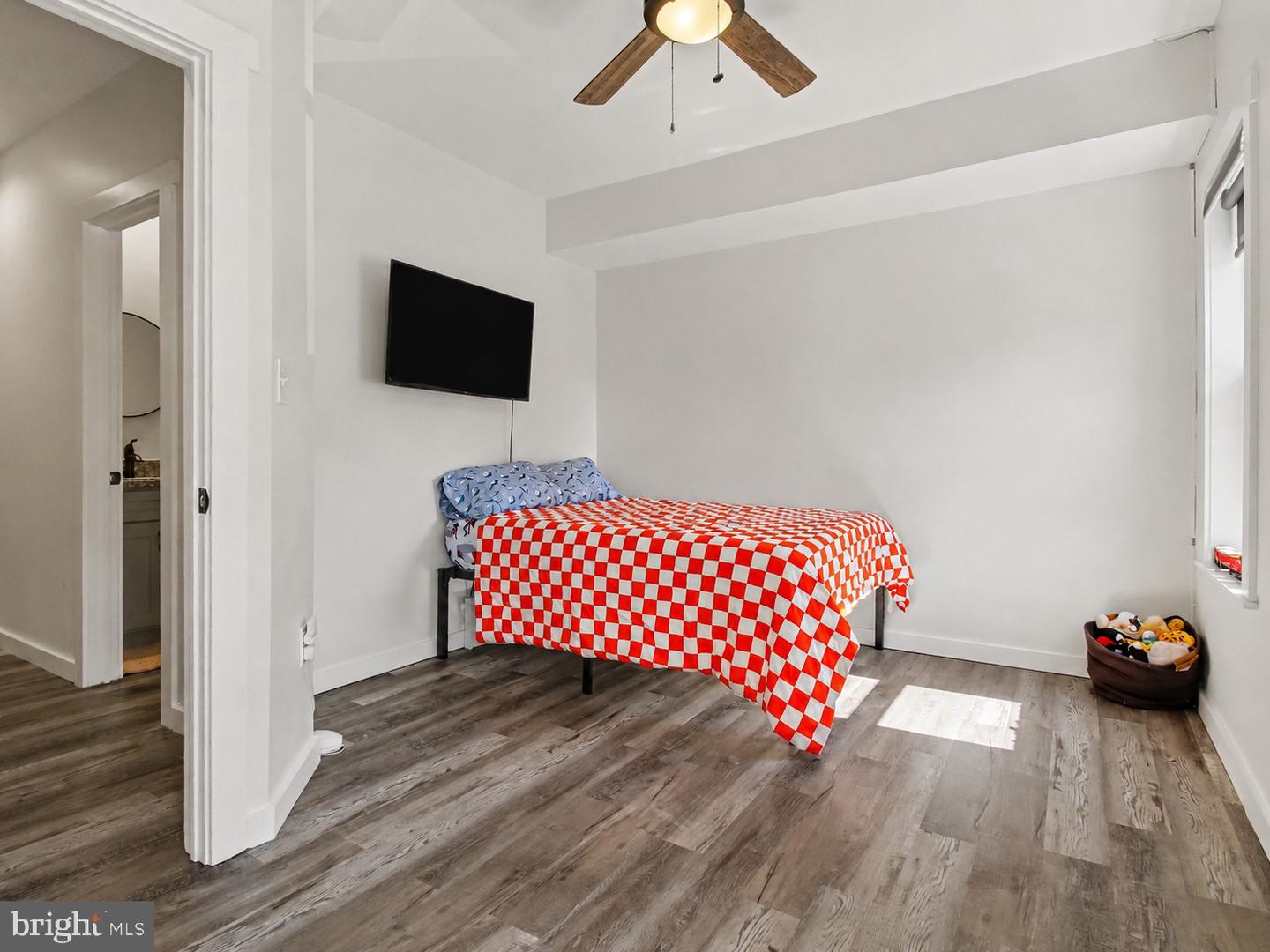 3915 Roland Ave Property Photo 12