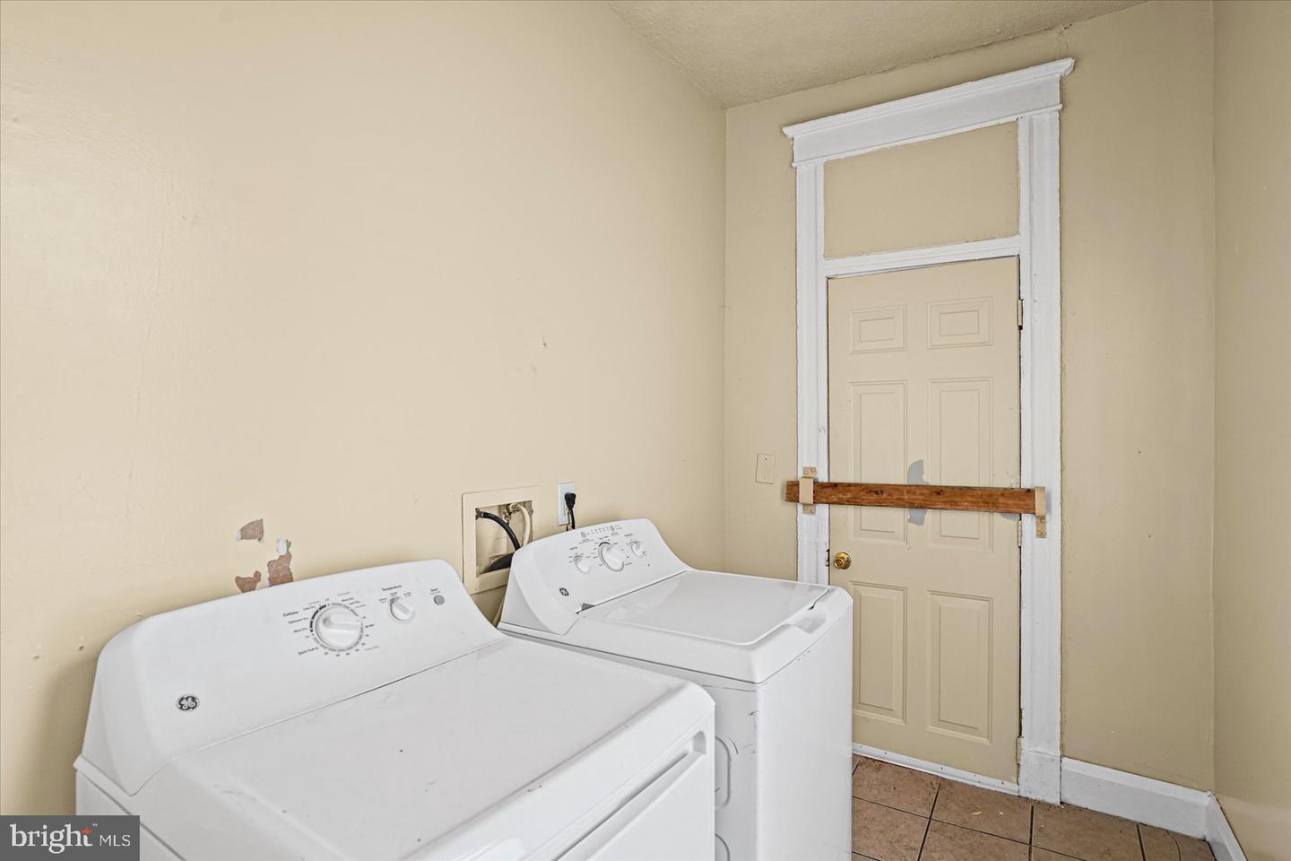 5033 Denmore Ave Property Photo 7