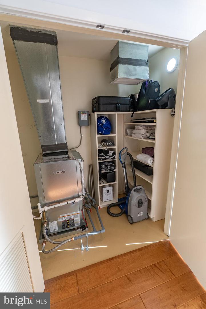 1200 Steuart St #1413 Property Photo 66