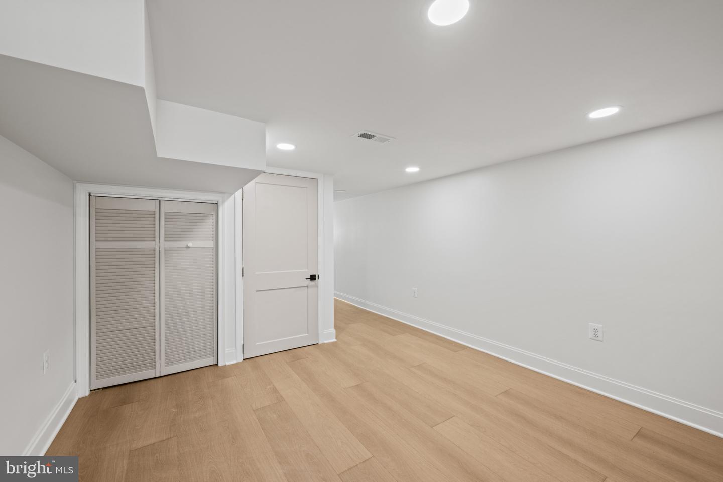 126 N Mount St Property Photo 27