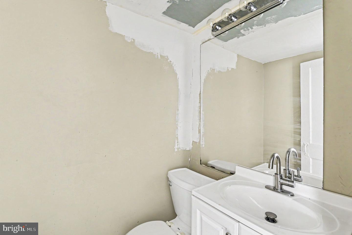 1313 W Fayette St Property Photo 20