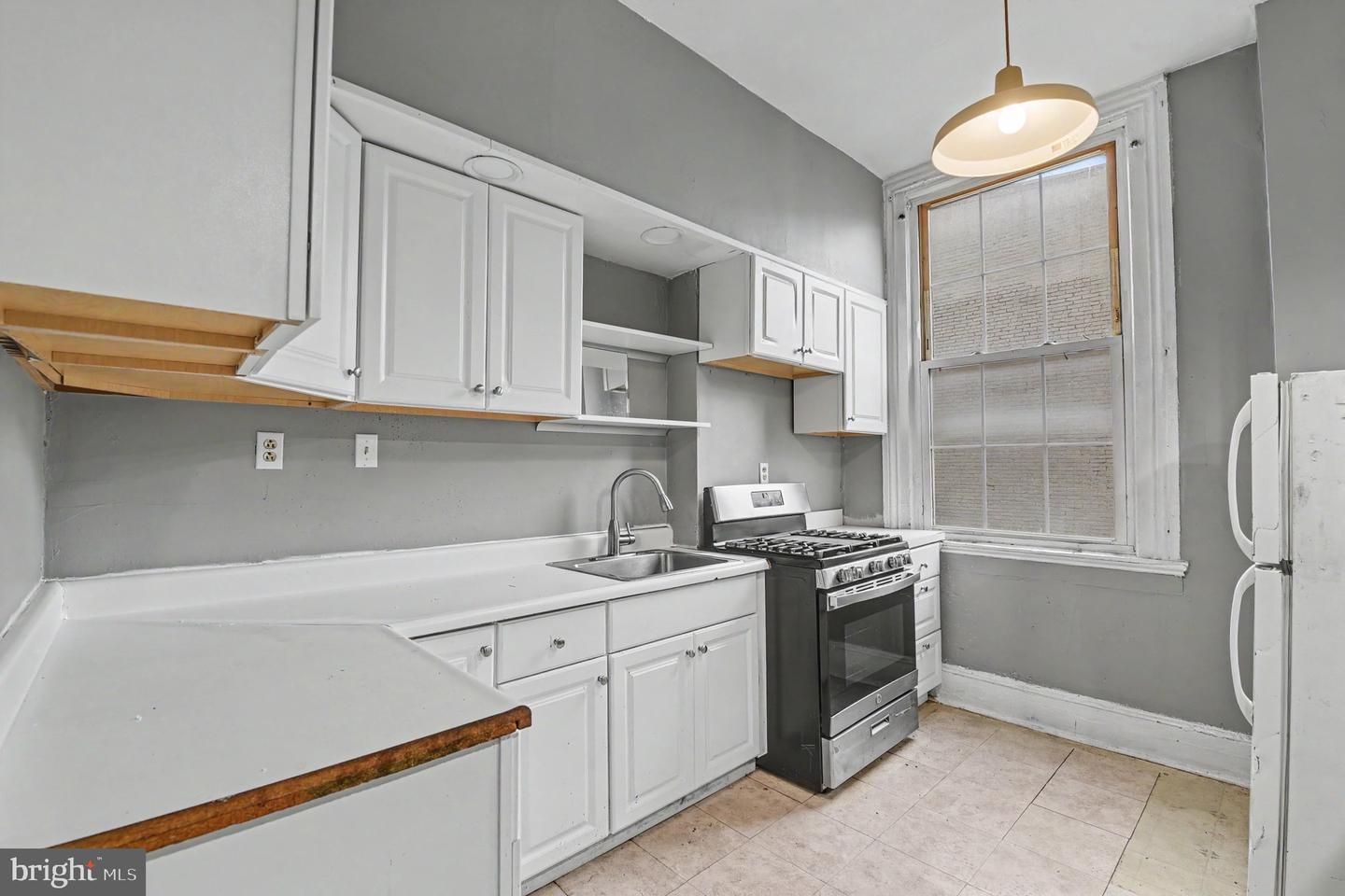 1313 W Fayette St Property Photo 23