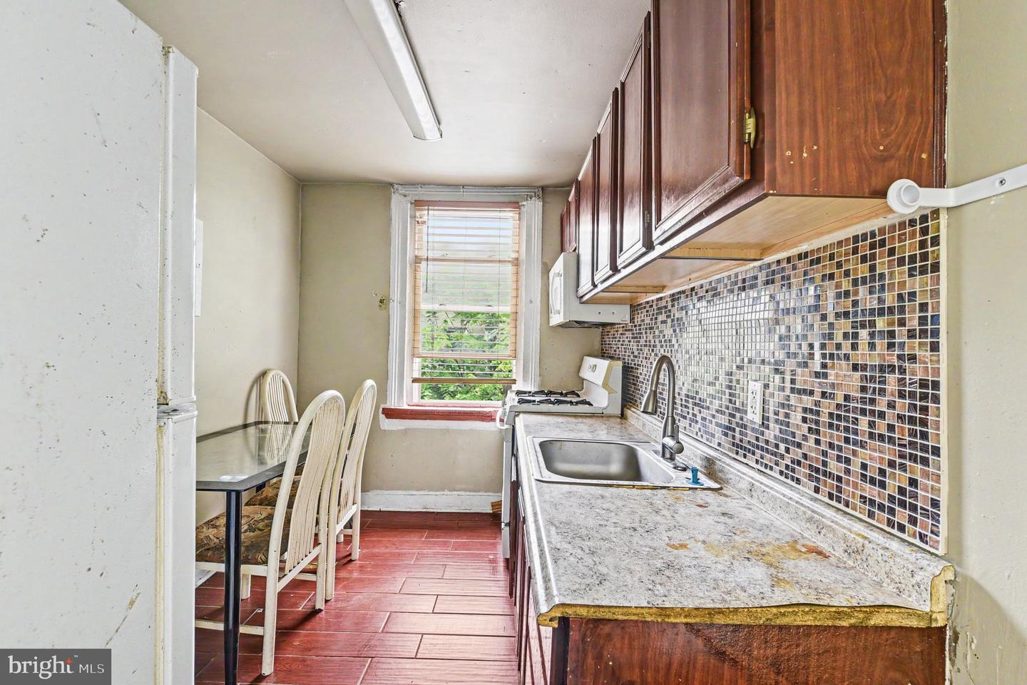 1313 W Fayette St Property Photo 32