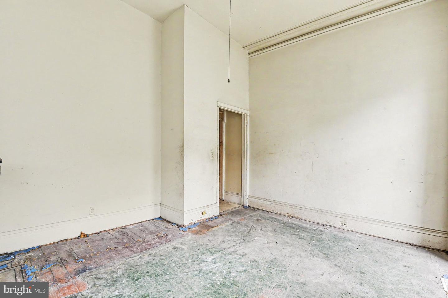 1313 W Fayette St Property Photo 38