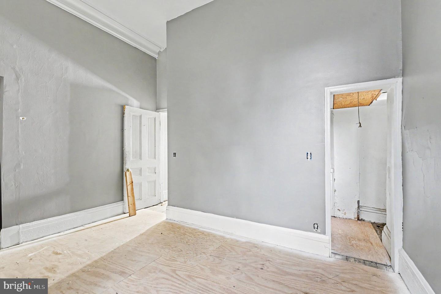 1313 W Fayette St Property Photo 40