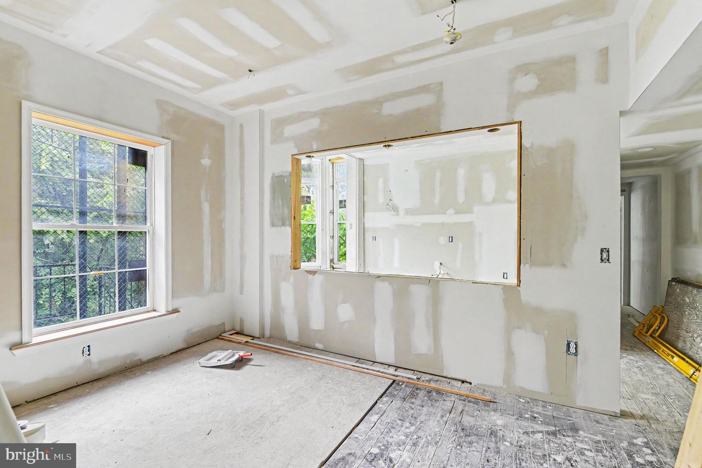 1313 W Fayette St Property Photo 42