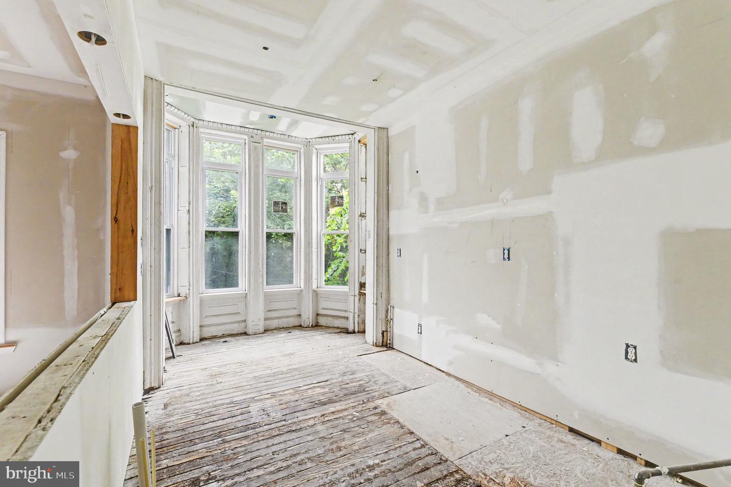 1313 W Fayette St Property Photo 43