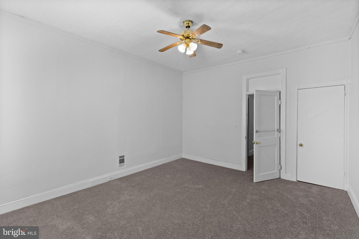 2319 Jefferson St Property Photo 24