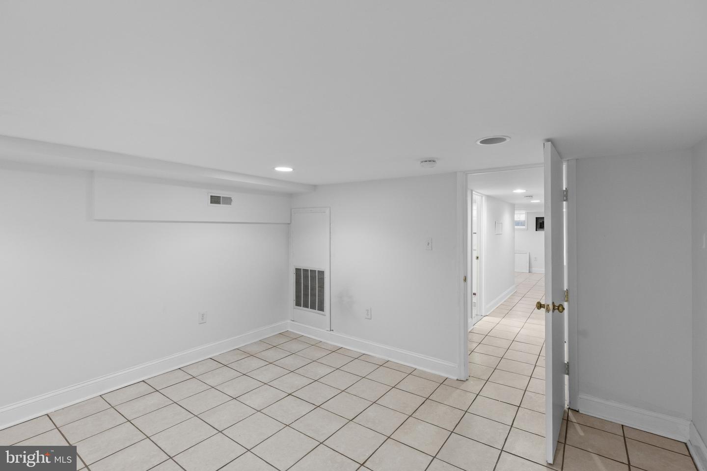 2319 Jefferson St Property Photo 34