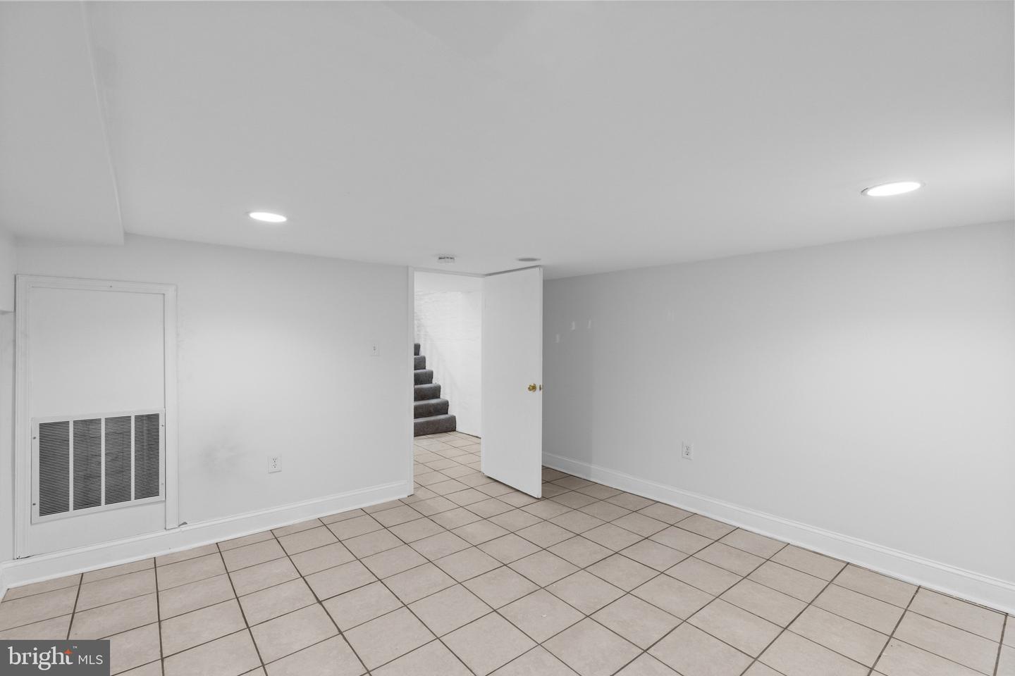2319 Jefferson St Property Photo 35