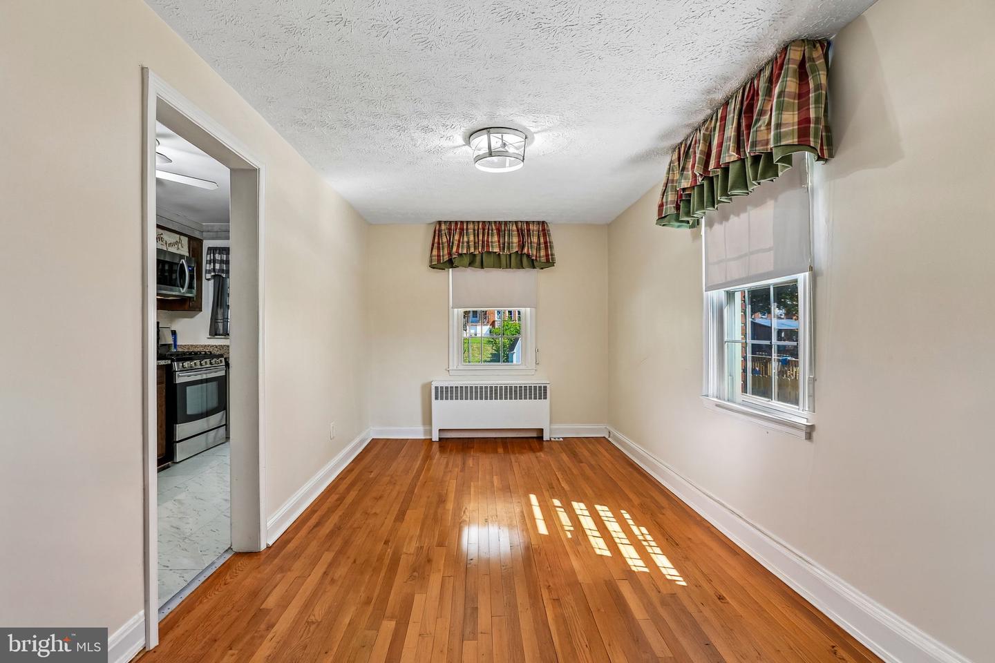 3649 Mactavish Ave Property Photo 6