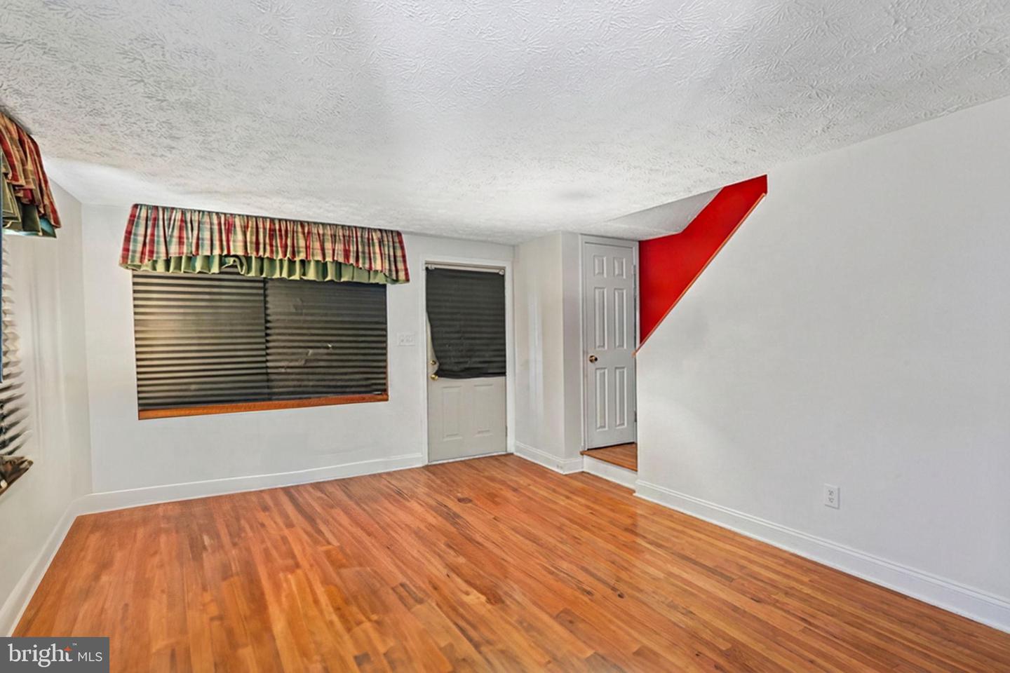 3649 Mactavish Ave Property Photo 7
