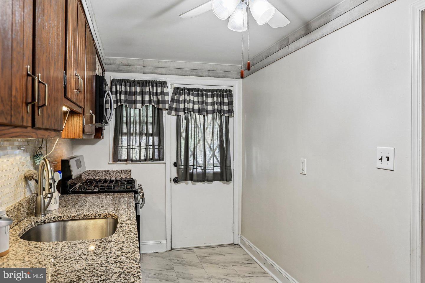 3649 Mactavish Ave Property Photo 10