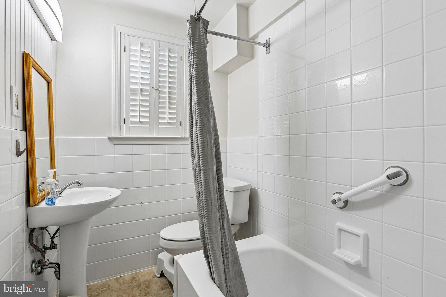 3649 Mactavish Ave Property Photo 14