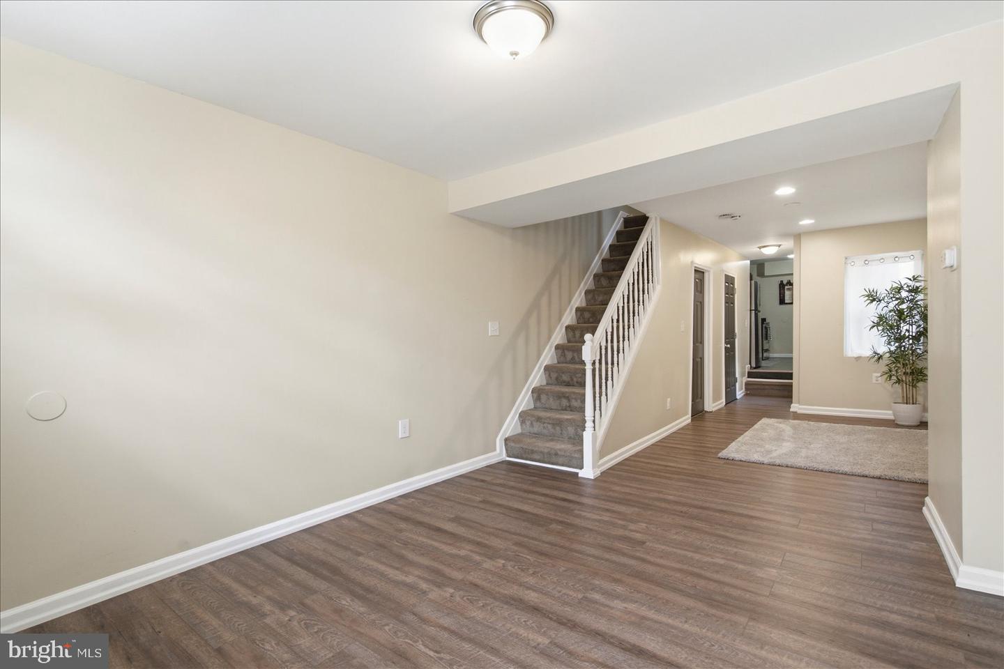 1224 E Eager St Property Photo 4