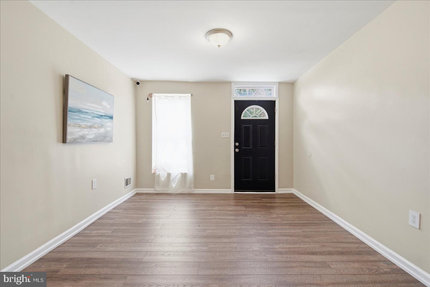 1224 E Eager St Property Photo 5