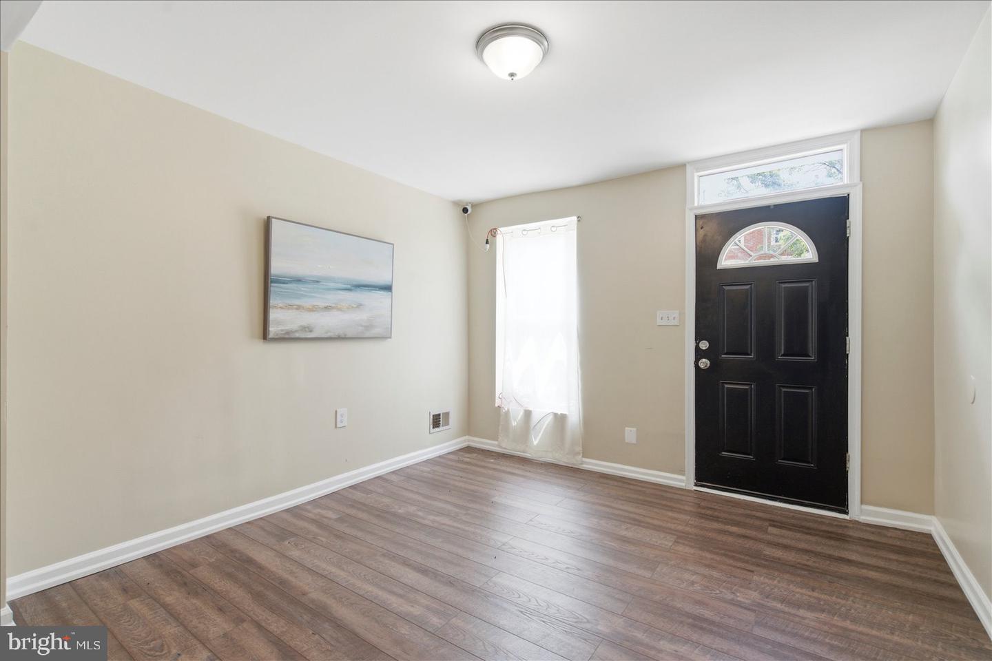 1224 E Eager St Property Photo 6