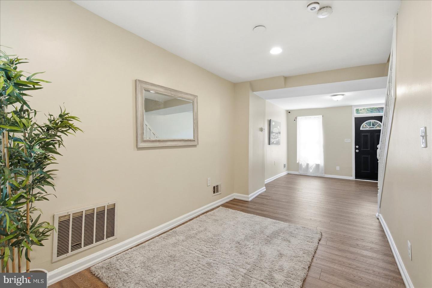 1224 E Eager St Property Photo 10