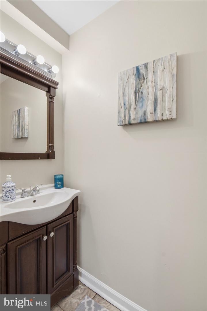 1224 E Eager St Property Photo 11