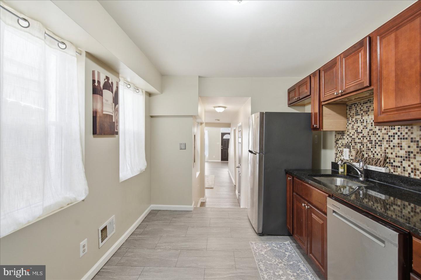 1224 E Eager St Property Photo 16