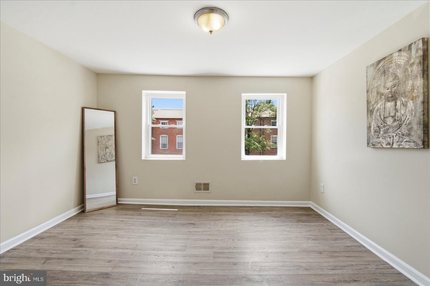 1224 E Eager St Property Photo 22