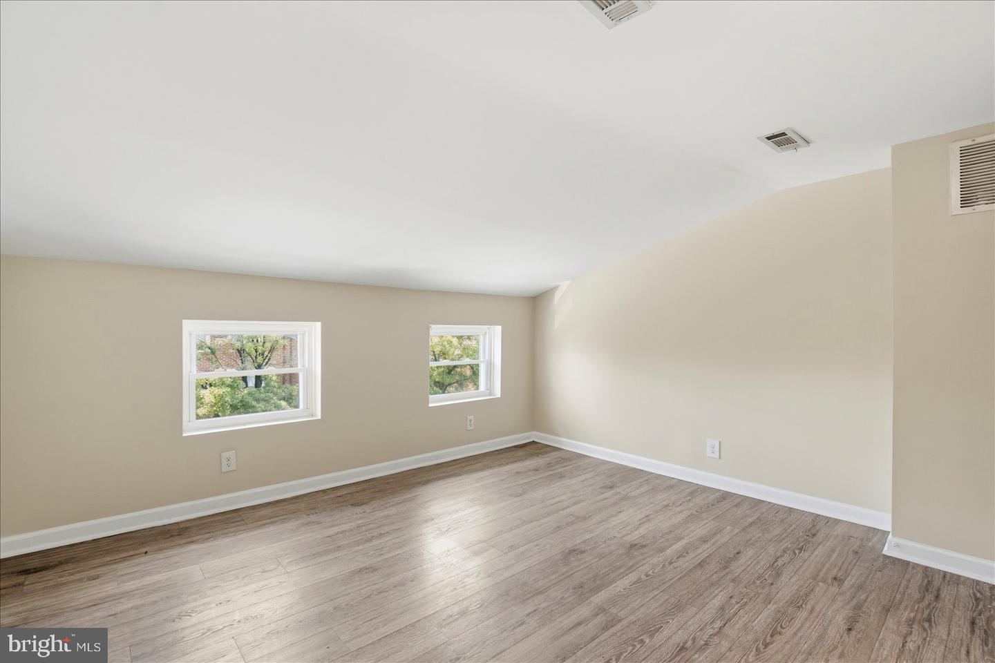 1224 E Eager St Property Photo 27