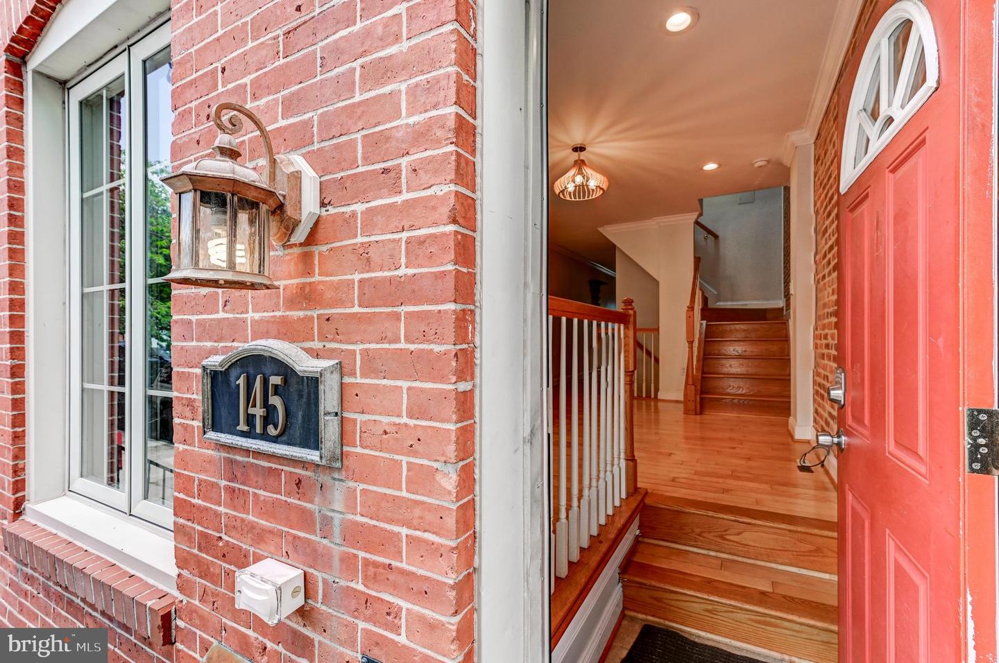 145 N Streeper St Property Photo 3