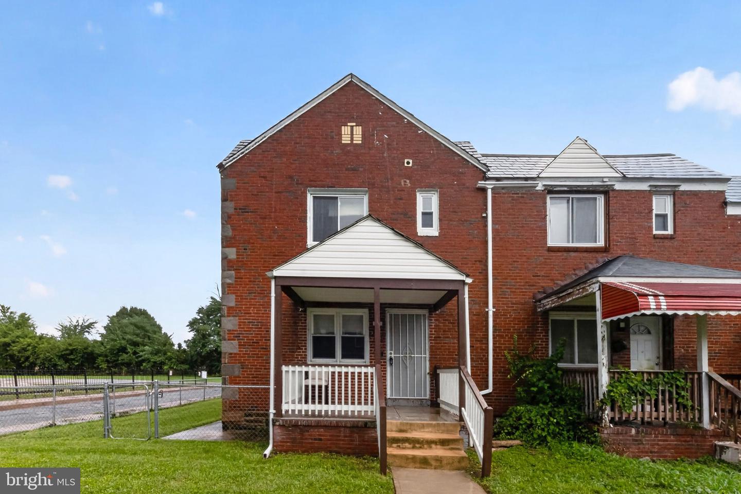 2643 Oswego Ave Property Photo 1