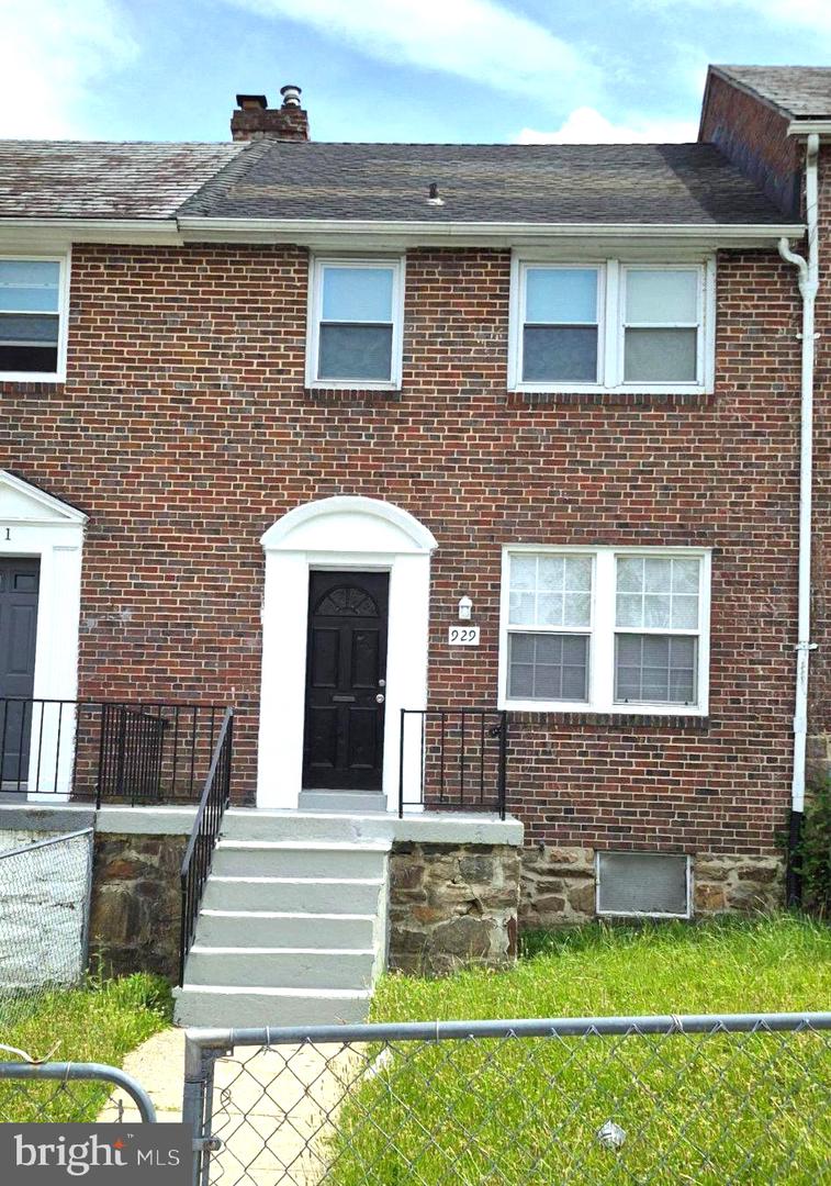929 E 41ST ST Property Photo 1