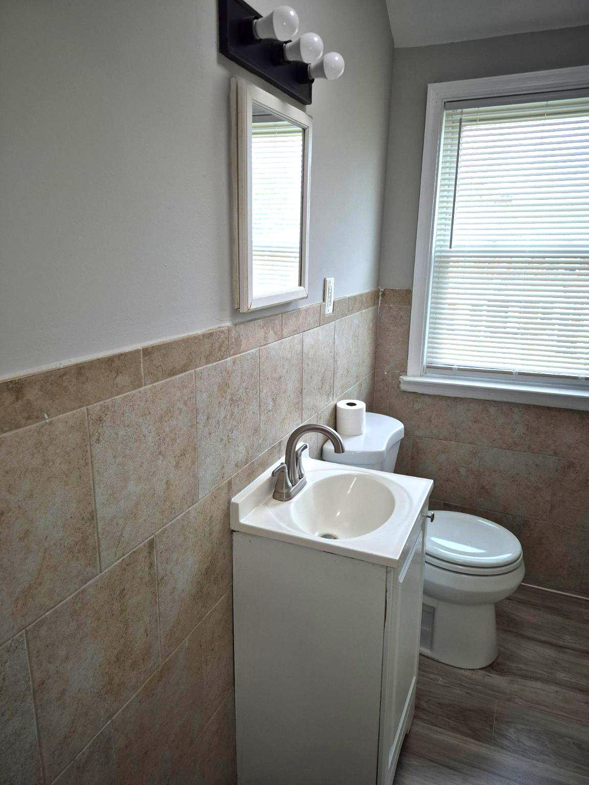 929 E 41st St Property Photo 10
