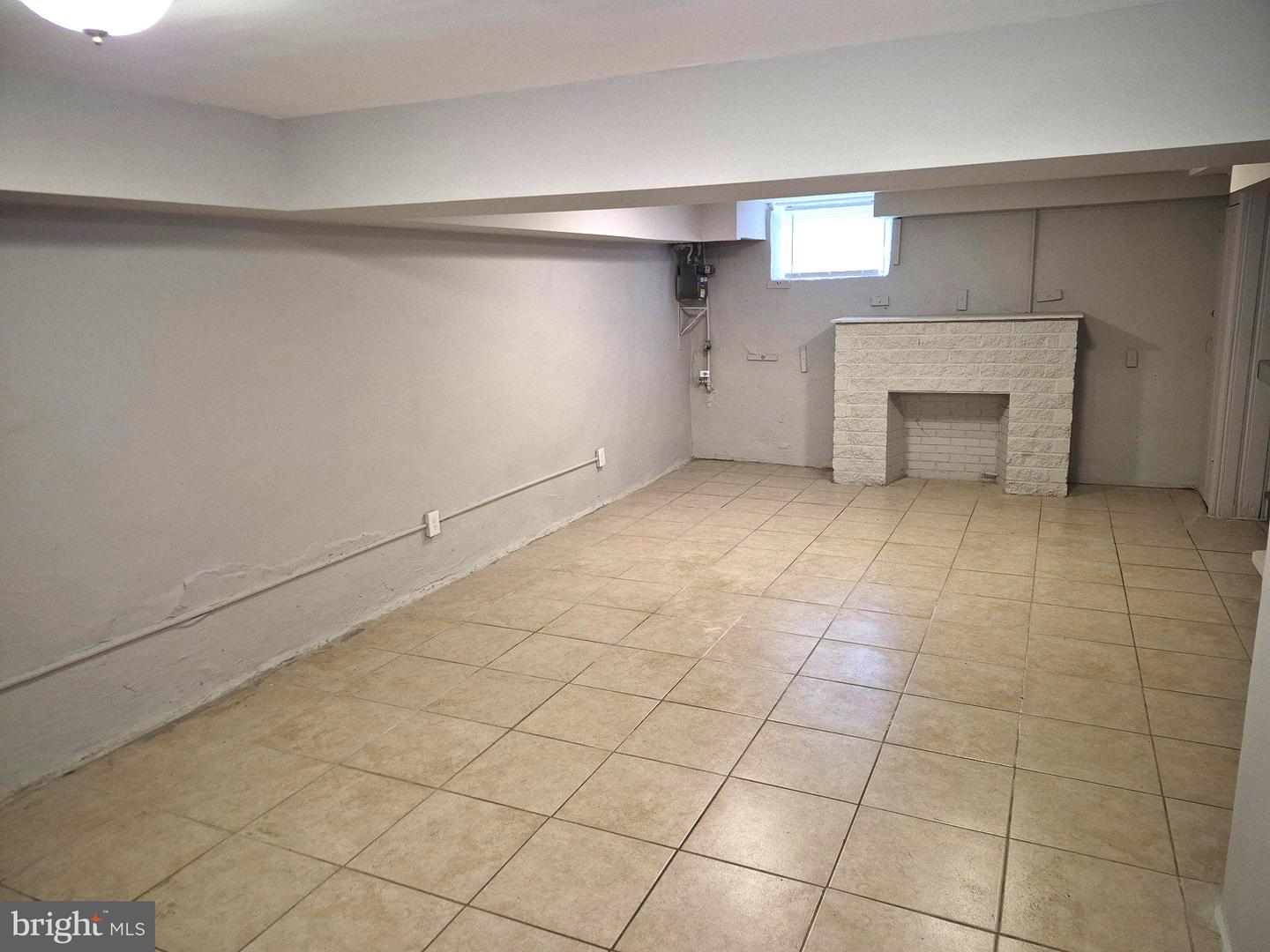 929 E 41st St Property Photo 13