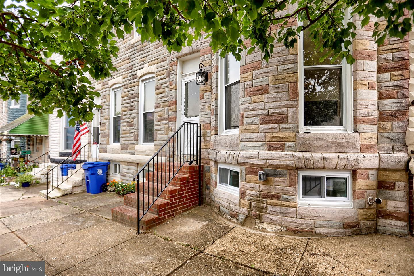 719 Berry St Property Photo 4
