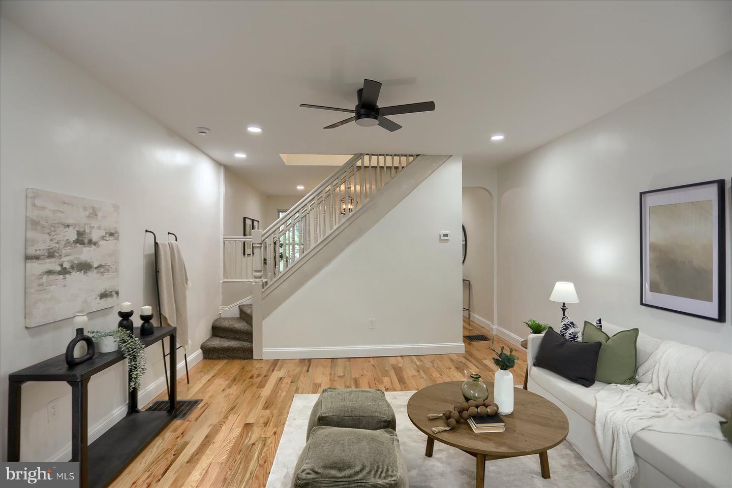 719 Berry St Property Photo 6