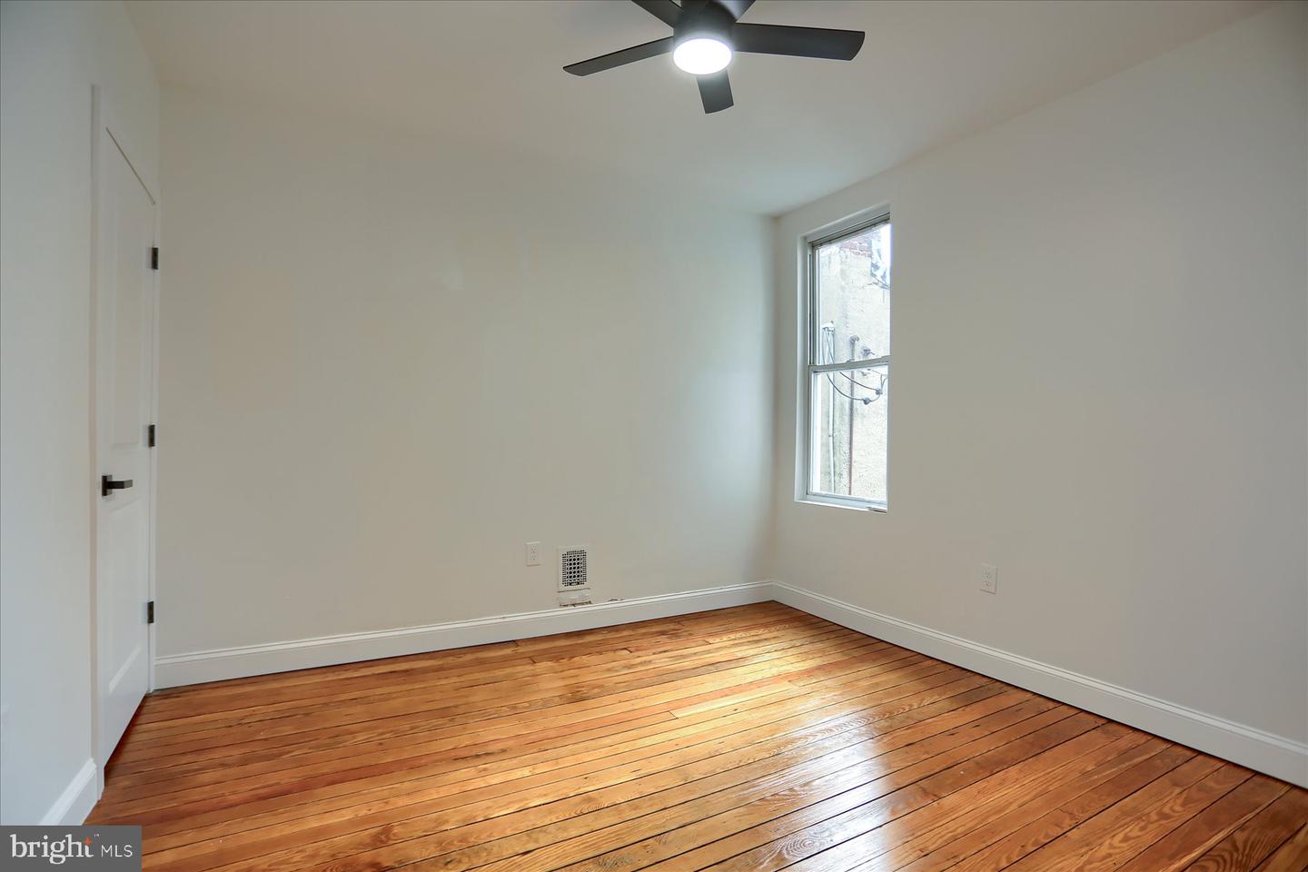 719 Berry St Property Photo 17