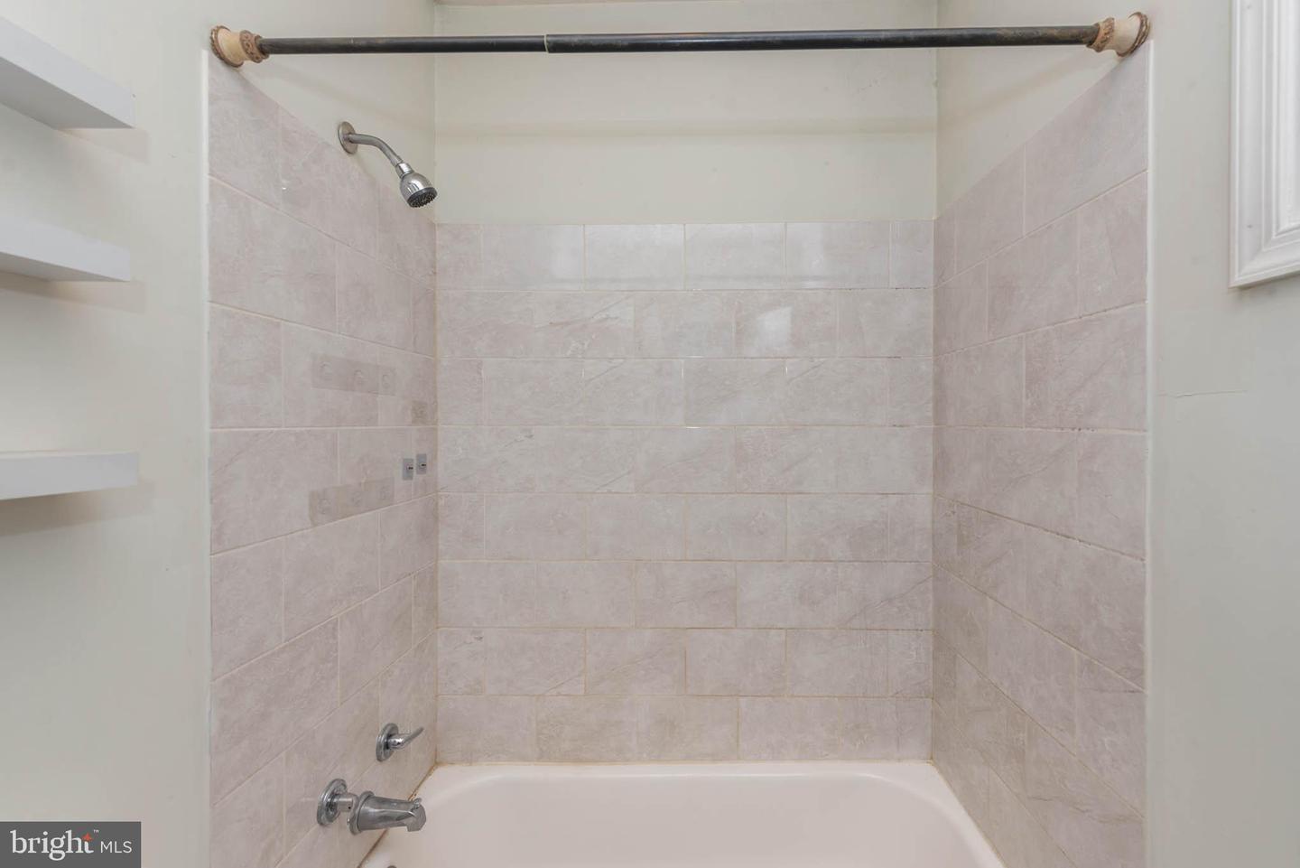 204 N Port St Property Photo 10