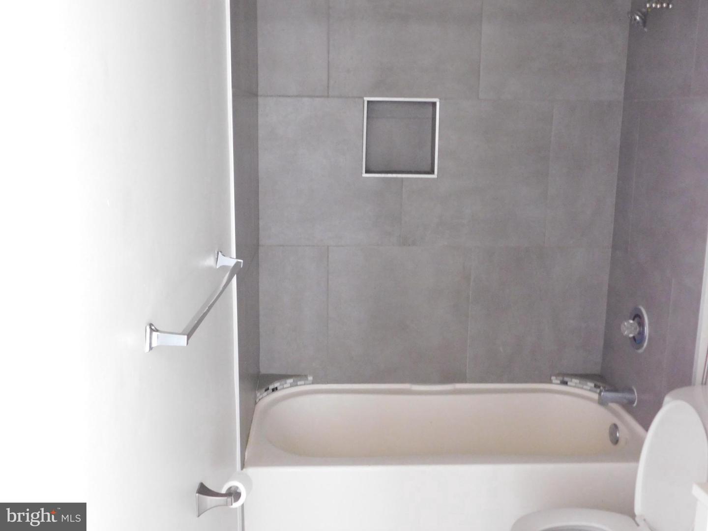 2427 Lakeview Ave #3d Property Photo 5