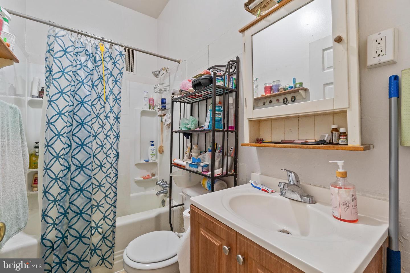 2945 Saint Paul St Property Photo 9