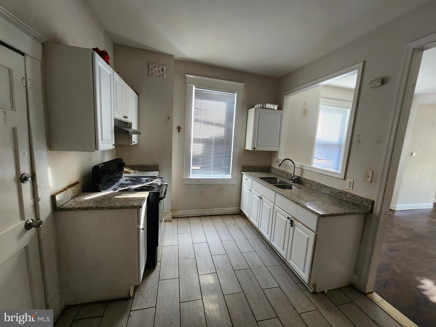2514 Oswego Ave Property Photo 9