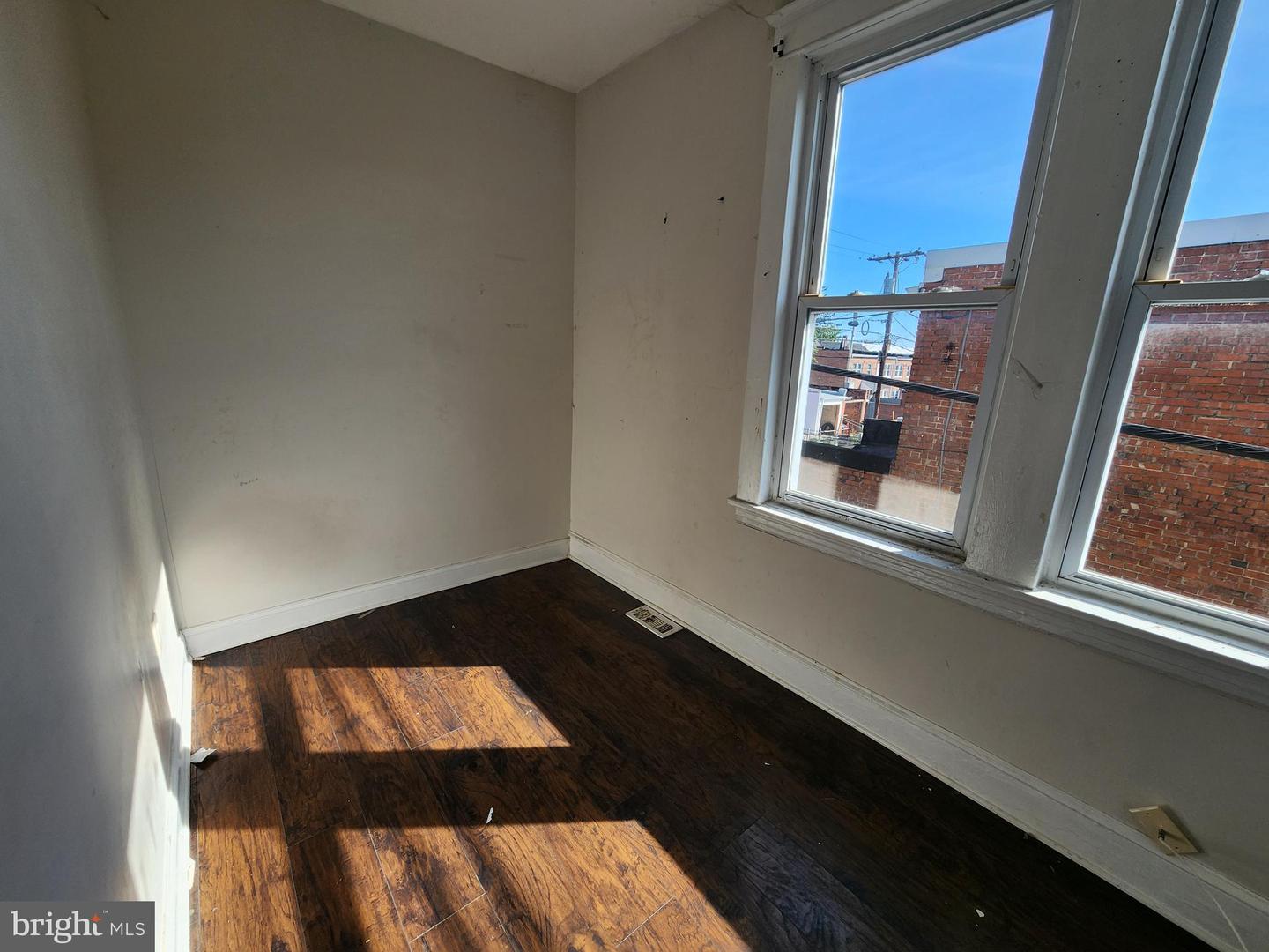 2514 Oswego Ave Property Photo 17