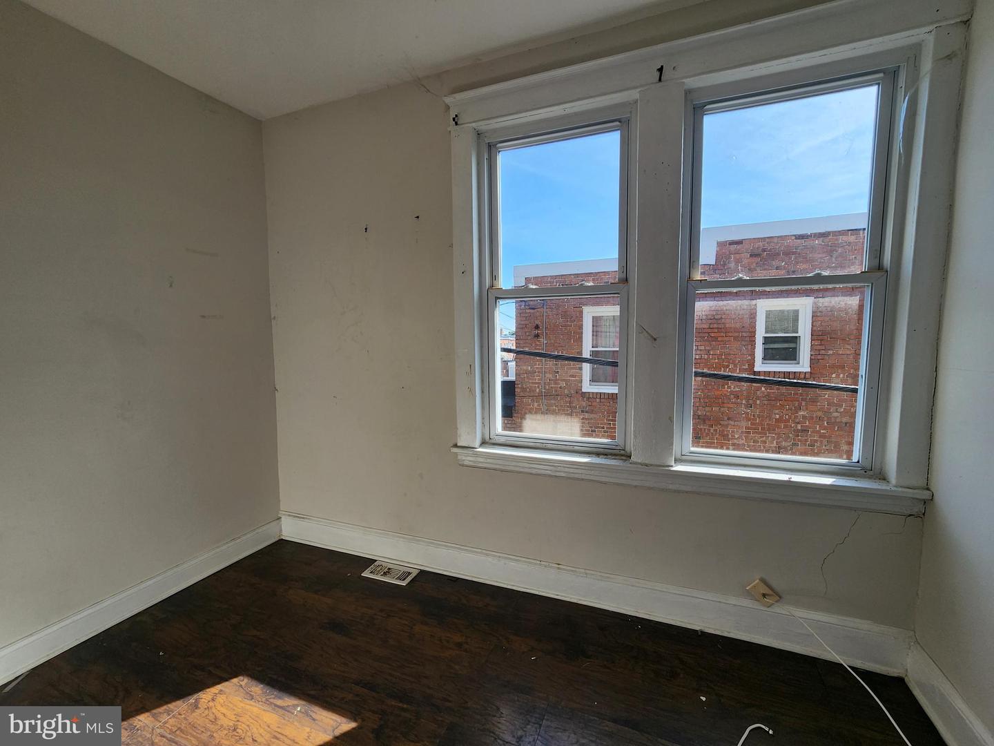 2514 Oswego Ave Property Photo 18