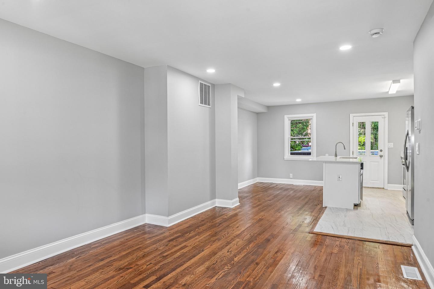 44 N Athol Ave Property Photo 6