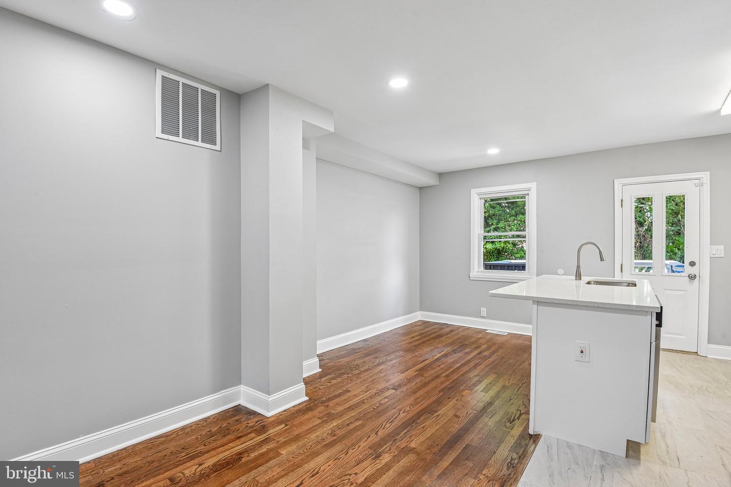 44 N Athol Ave Property Photo 10
