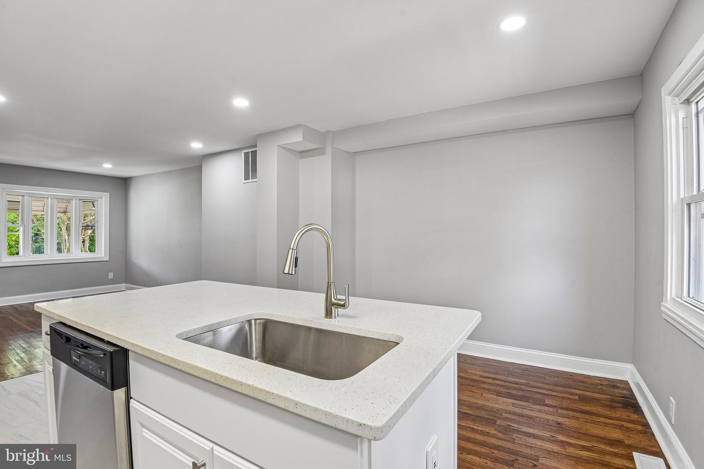 44 N Athol Ave Property Photo 12